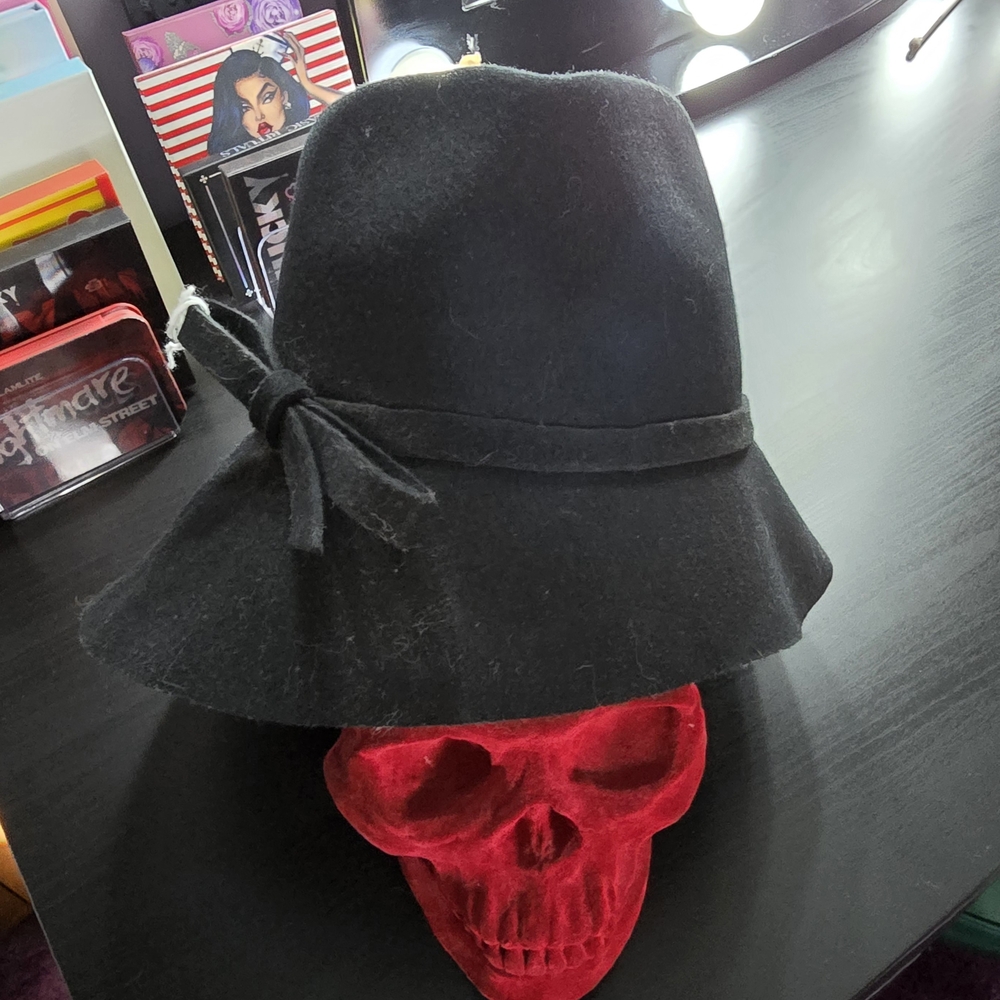 Stylish Black Wool Hat